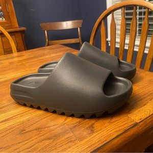 Size 11 yeezy slide onyx